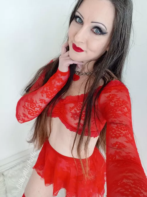 real milf over 40 (I'm 42) by littlegothinheels