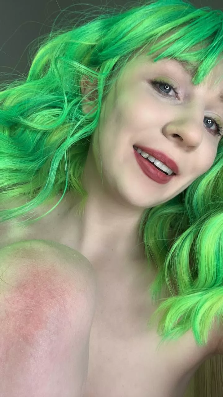 Rubbed knees after a hot night out posted by FurtherDance613