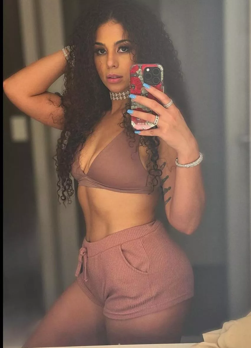 Samantha Irvin posted by NoOne-Really11