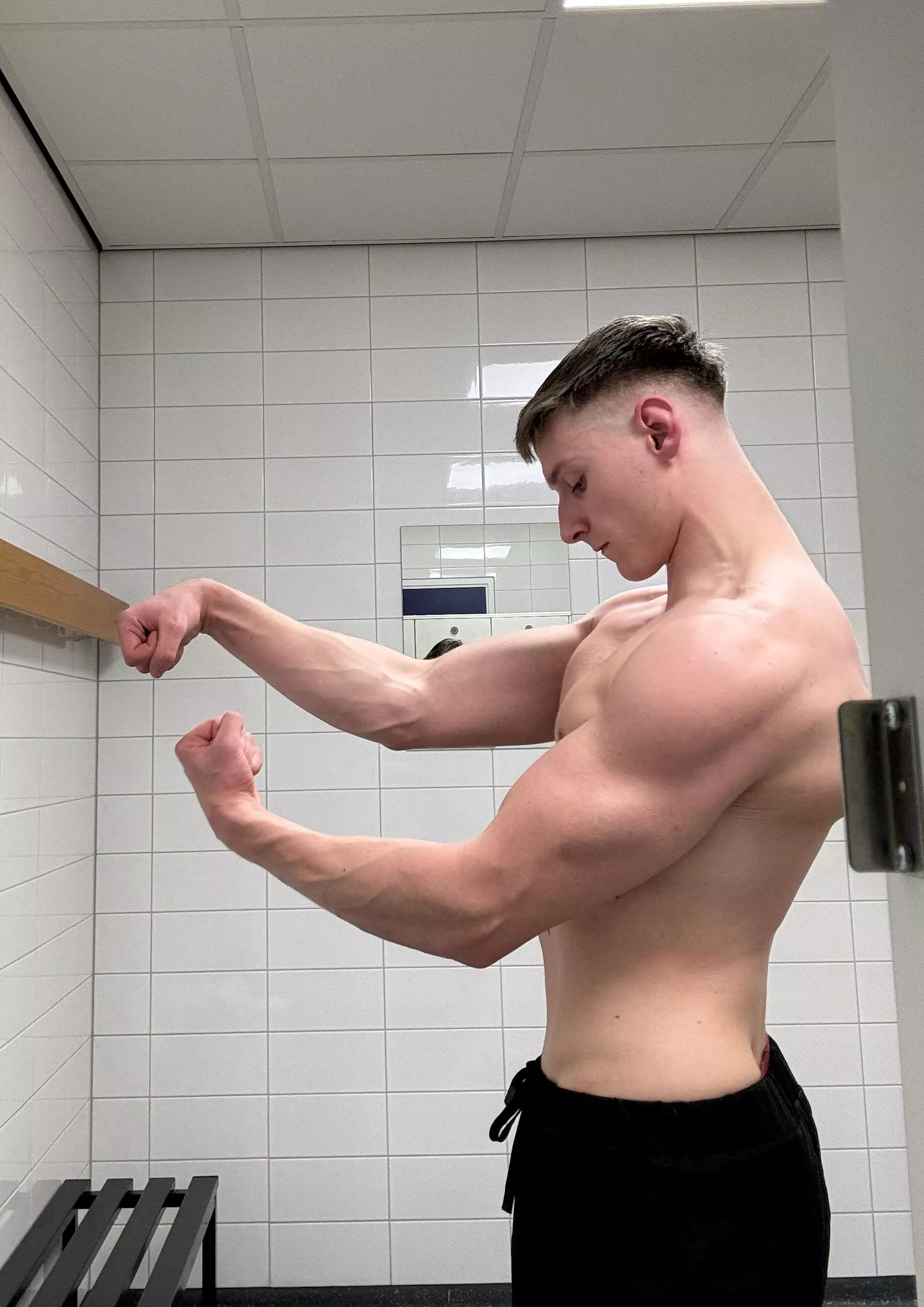 Some more posing posted by loose_goose2