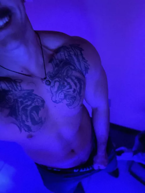 The lighting in the tanning beds are 👌🏼 by Nordic_ordic