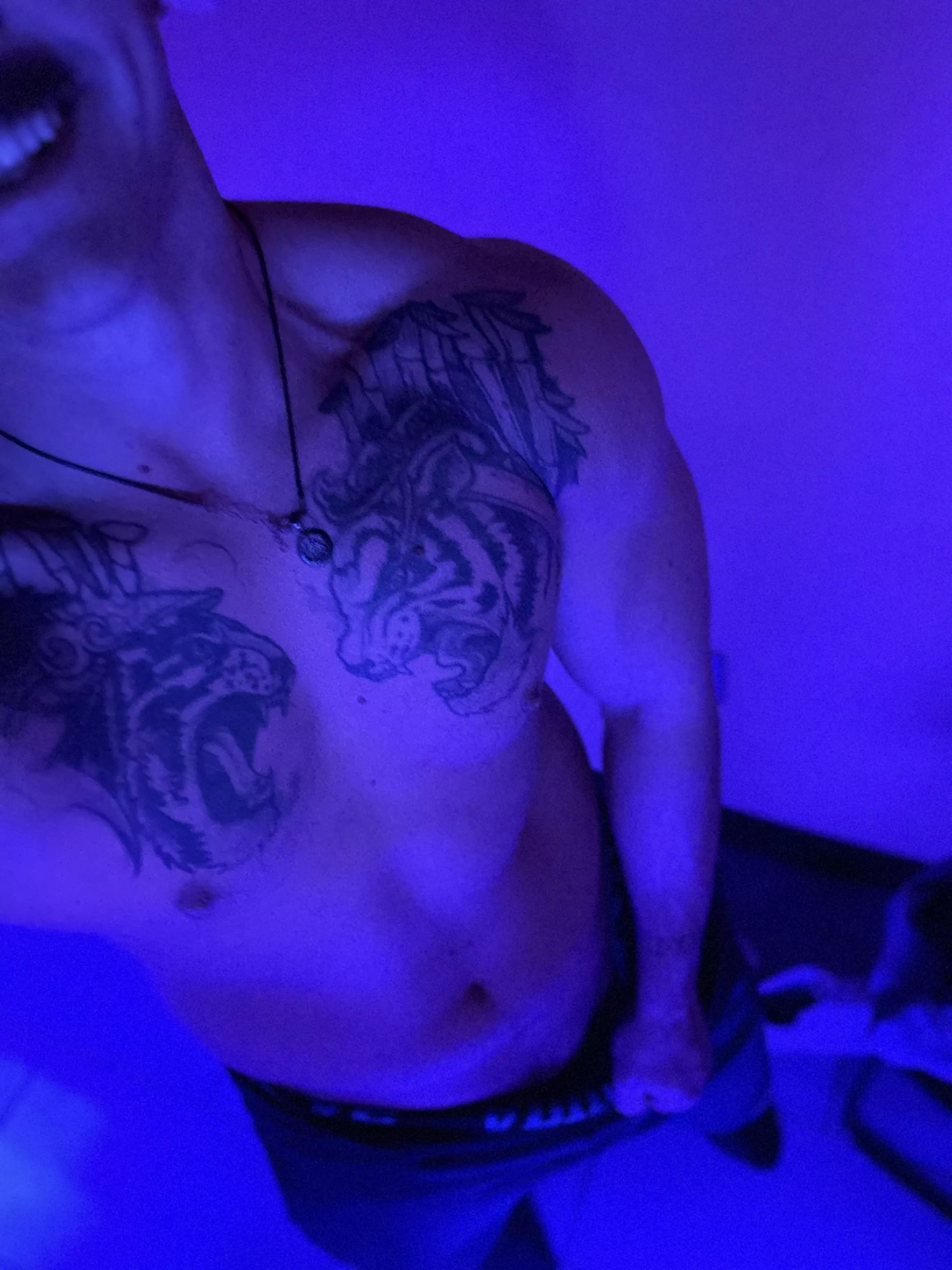 The lighting in the tanning beds are 👌🏼 posted by Nordic_ordic