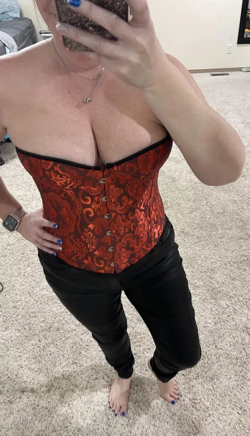 What do you notice first the bare feet or corset by Bustyfarmgirl