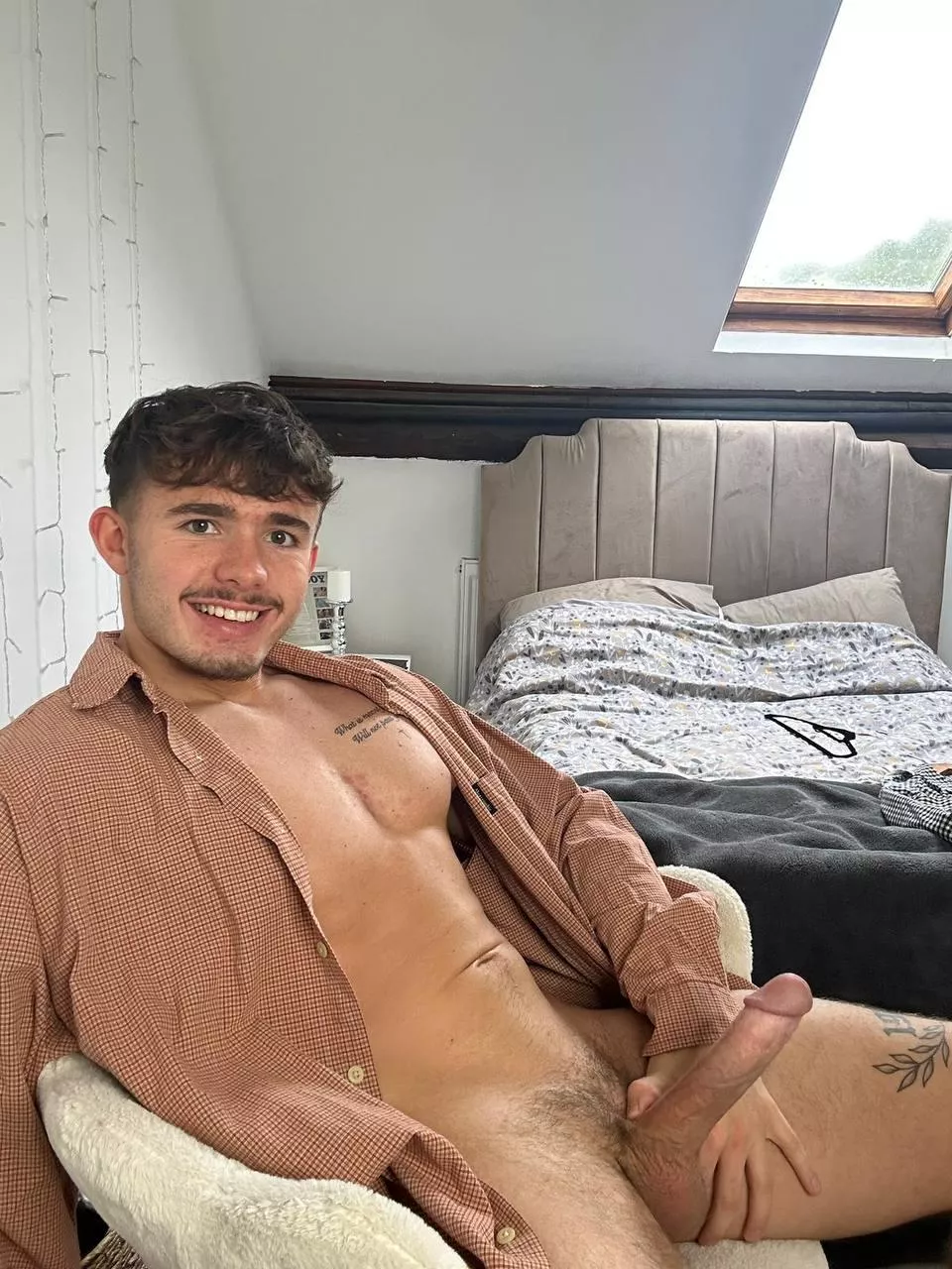 Would you let a 6ft giant breed you?? posted by miserablythirstyst