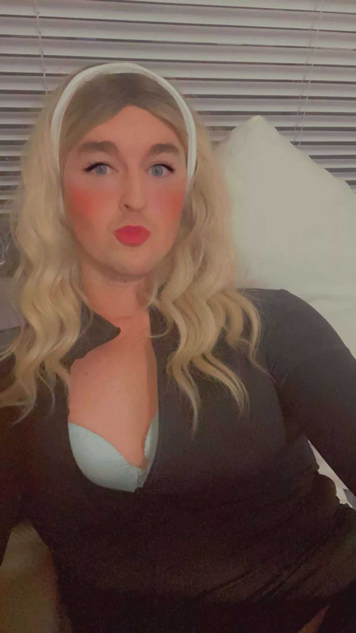 22 who wants to show me off and expose me to their friends? posted by SaraJonesSissy