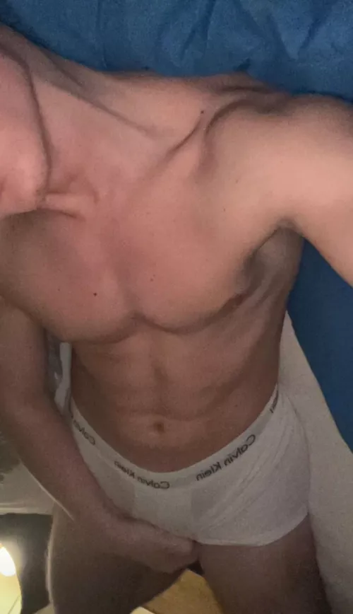 24 straight guy here. Anyone fit wanna snap? Please send me your face or body pic by Batica_gym99