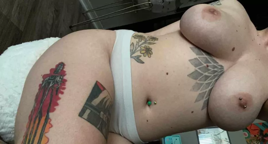 27F 5ft 125lbs feeling decent :) by Commercial_Olive_464