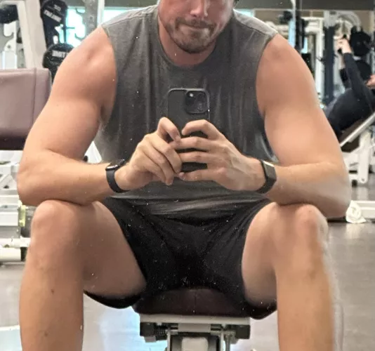 6’6” 33M Any Ladies Wanna Climb This Tree…? 😈 by eskimobrotherwanted