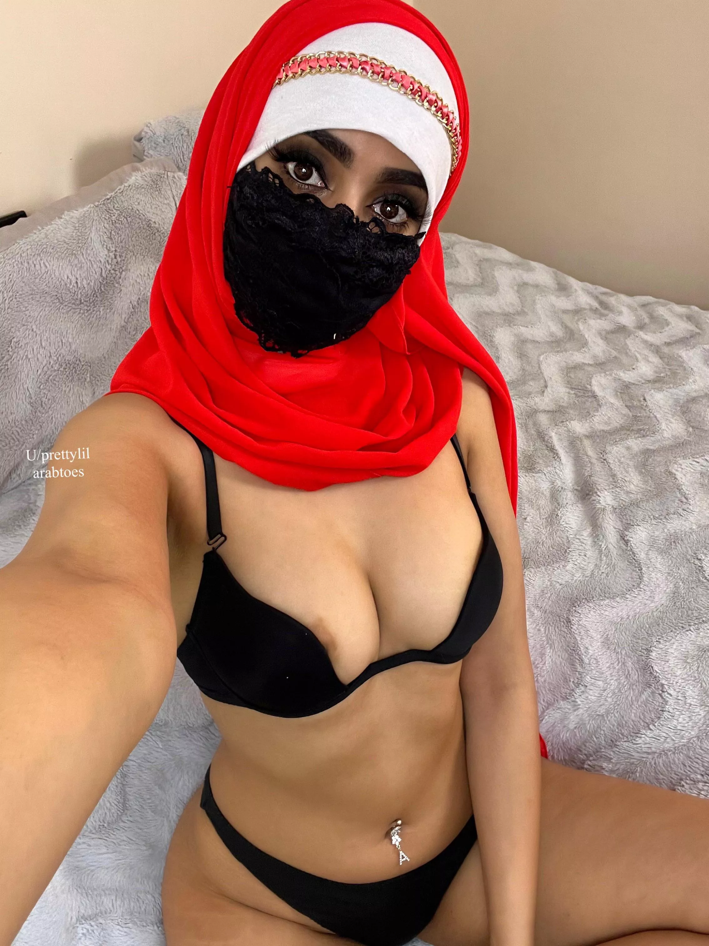 Aaliyah (@aaliyahaziz_3) posted by prettylilarabtoes