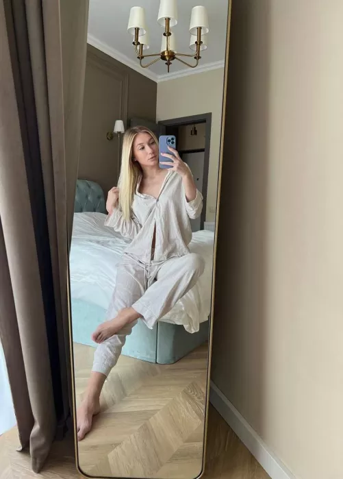 Any older guys want to fill my tight pussy? by bitbub