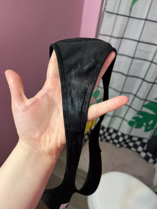 Black really is the best for showing off 🖤😋 by sweet-steffi