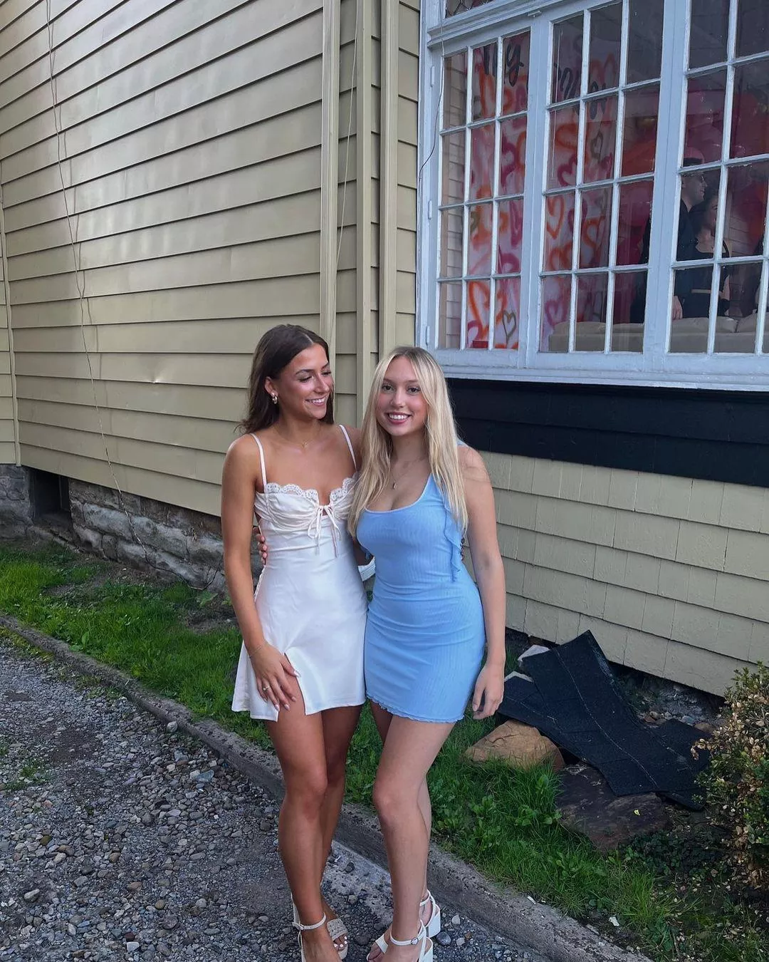 Brunette or Blonde? posted by whitetoweltw