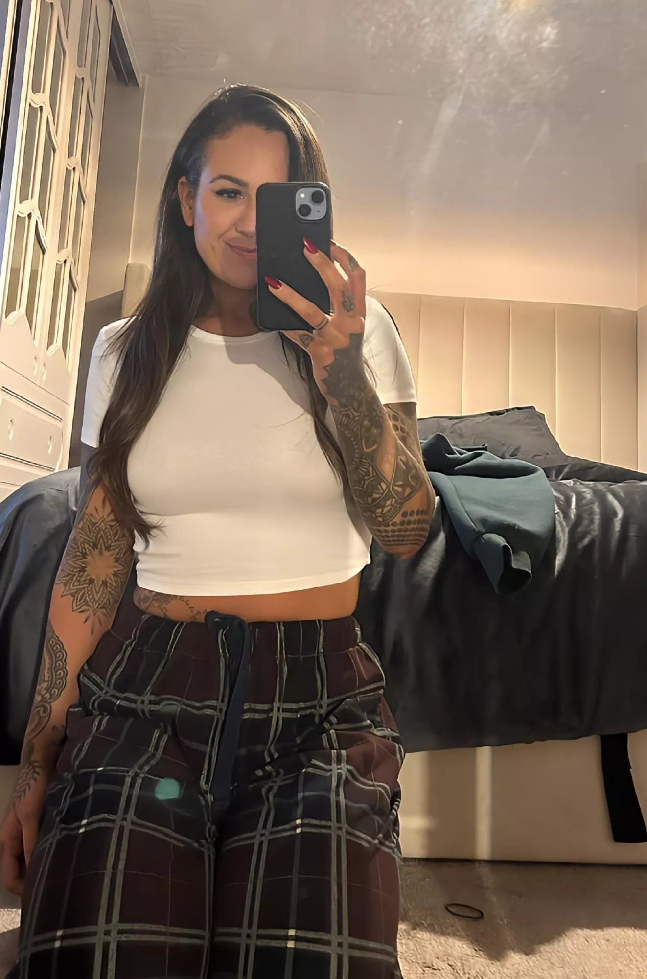 Can’t beat a tight white crop 😈 posted by jasmine_xXx_x