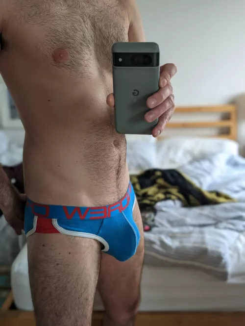 Chatting with another redditor gave me a little bulge this morning by BiCuriousOli