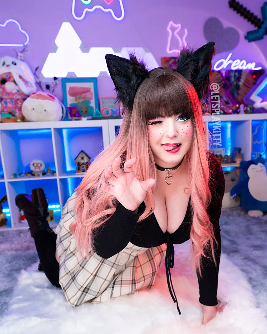 Come play with me Master! 😻❤️ posted by LetsPlayKitty