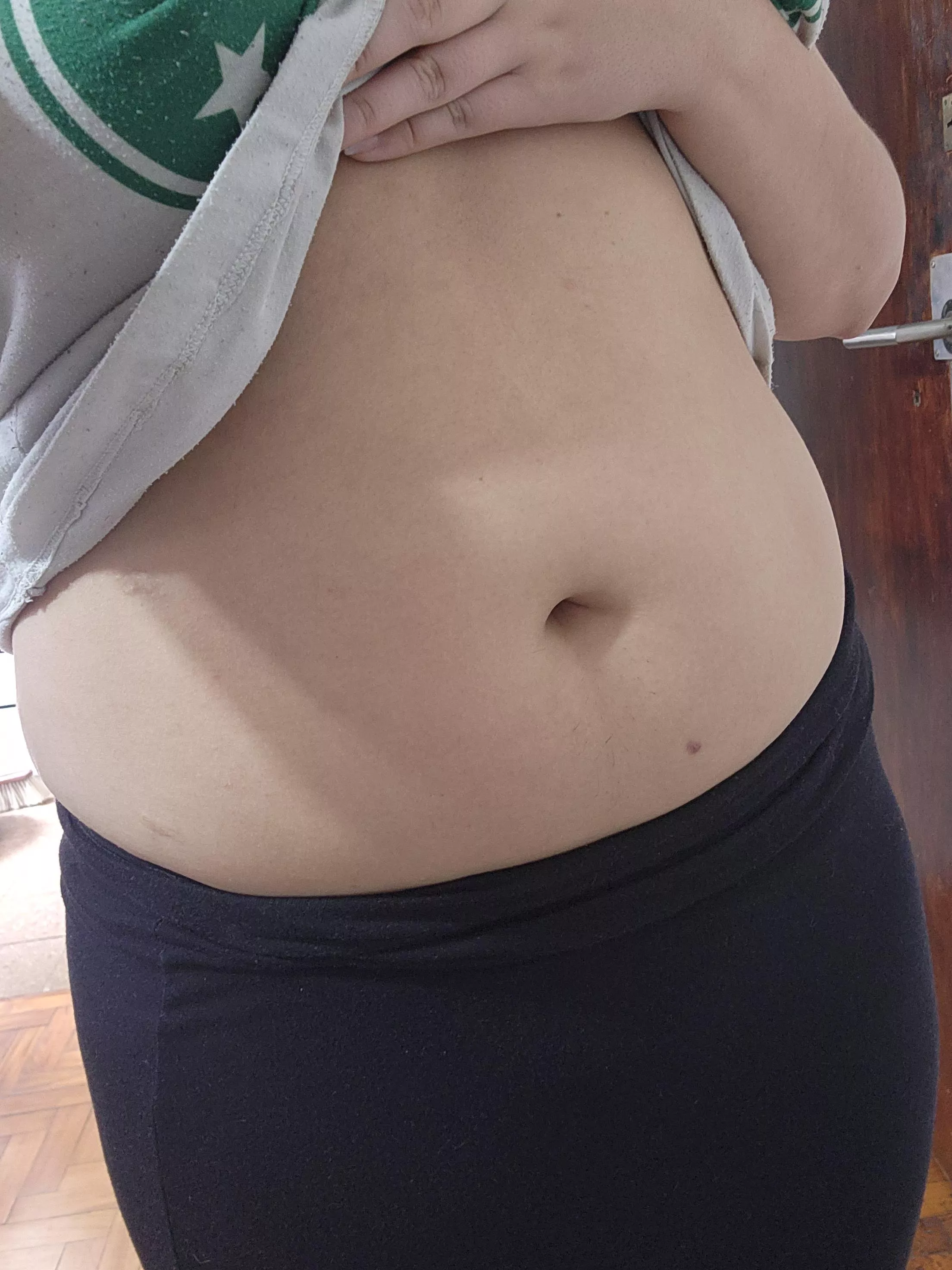 Deep bellybutton for you posted by abbysweet_