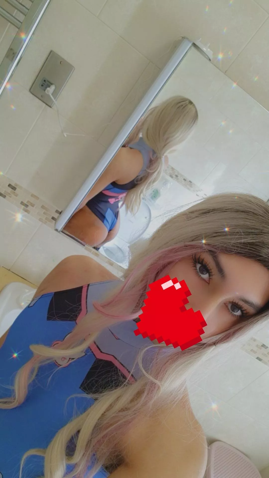 Do you guys like my D.VA cosplay? 🩷💙🖤 posted by Jezebel_97