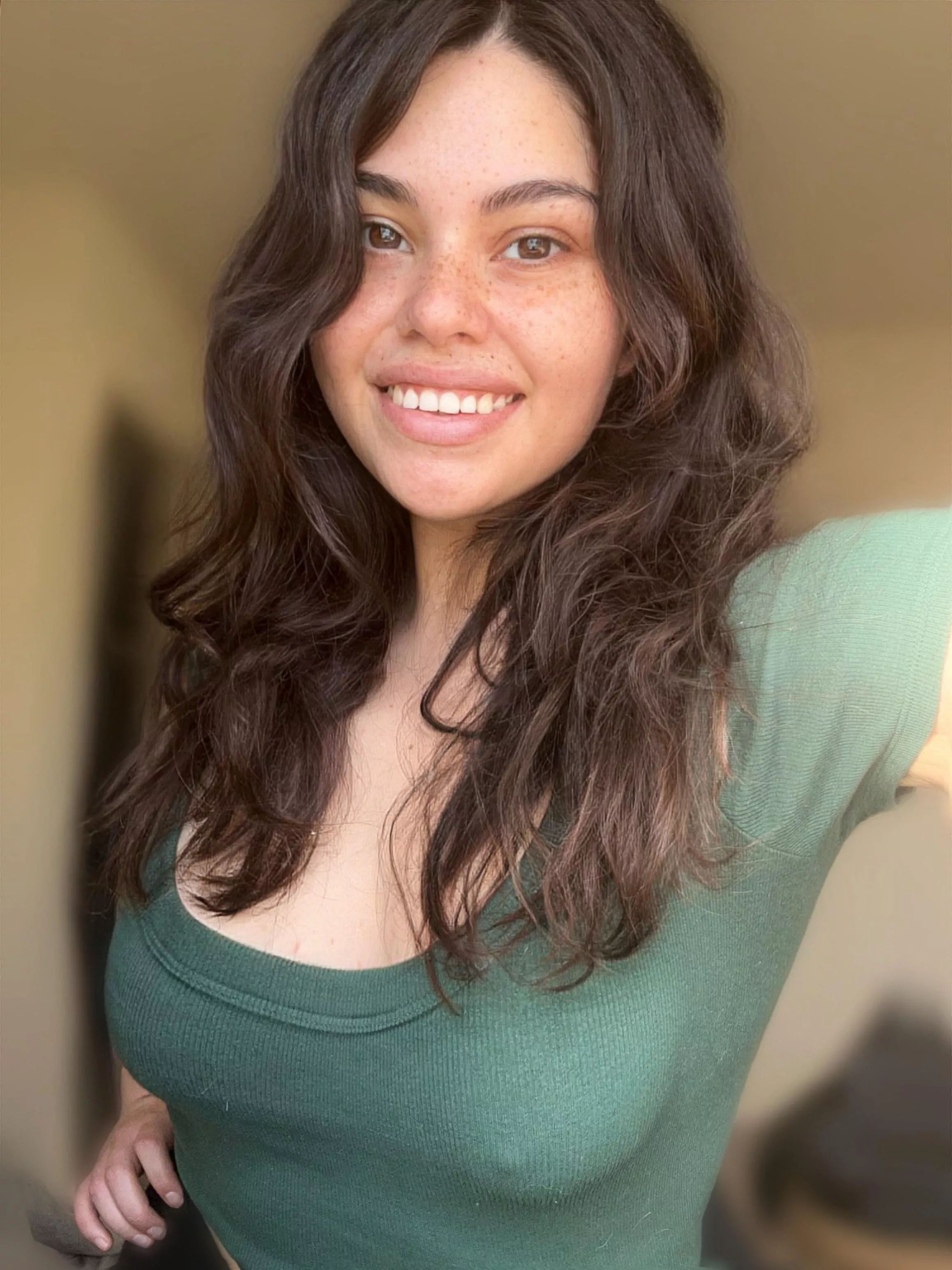 Do you like the way my top outlines my titties? posted by mollyzedolly