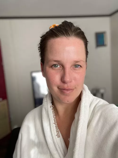 Freshly showered and ready for you to do dirty things to me by shavedmouse3