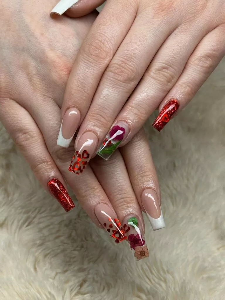 Getting ready for Valentine’s Day. I just love how delicate my fingers look. 😈 posted by Fae_Willow