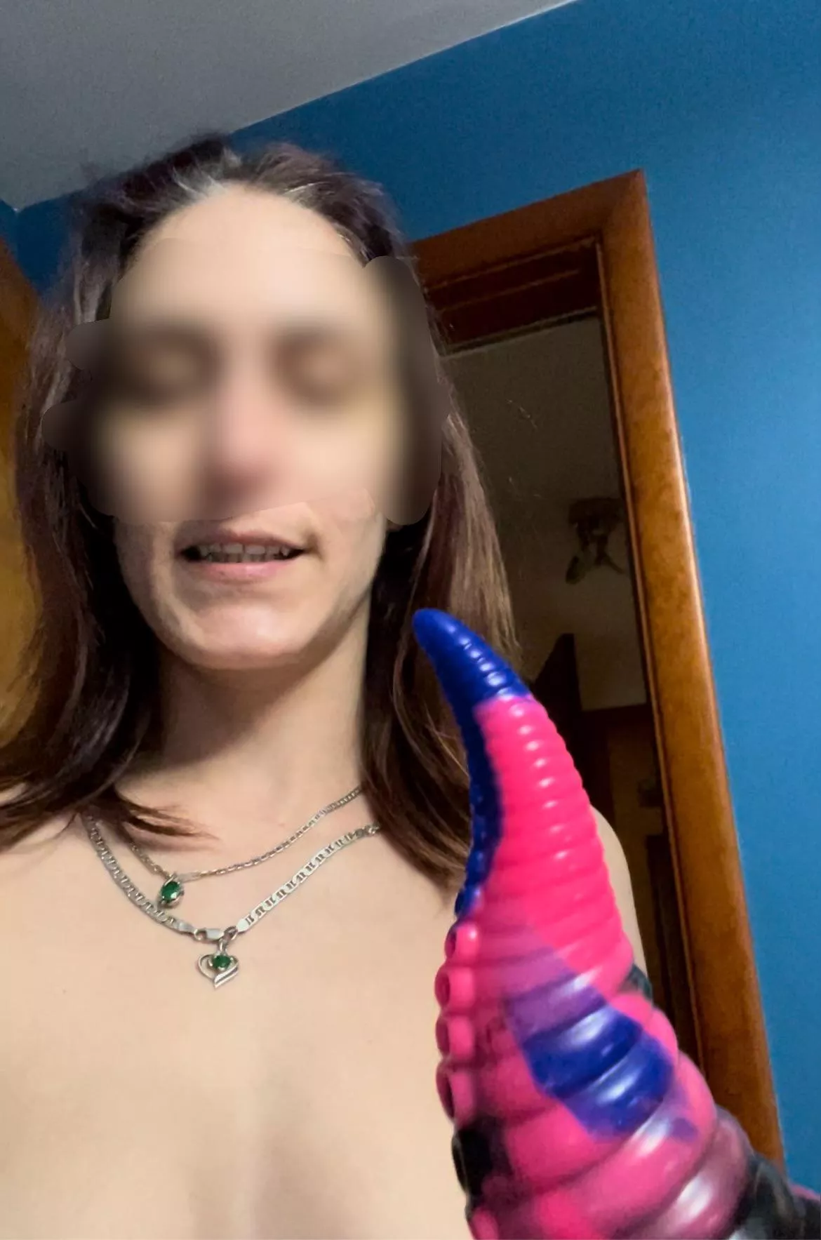 Going live tonight. 7pm est. Don’t miss out! (@sexitart) [onlyfans] posted by sexitart