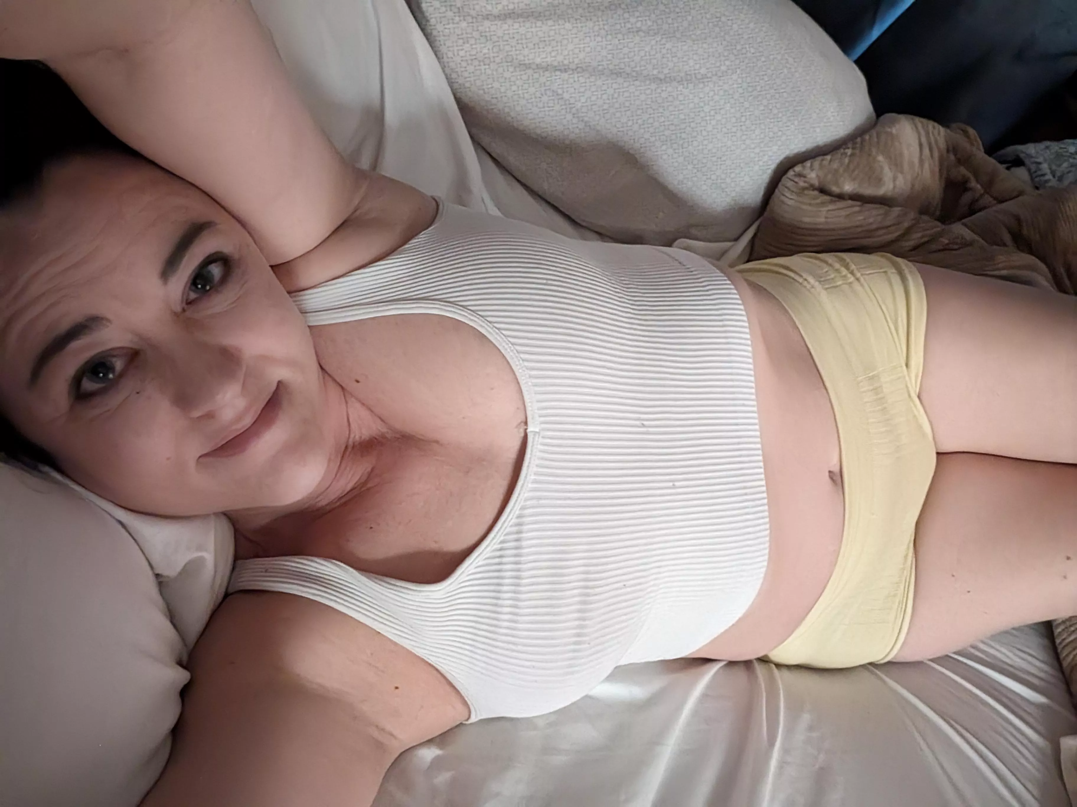 Good morning from the MILF nextdoor posted by toyification_girl