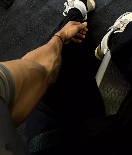 gym's a good place to get some disrespectful looks but isn't better than reddit by OmigoshOmi