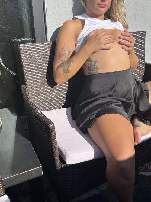 Hand bra for my handfuls 💁🏼‍♀️ by Lexii_Raeee