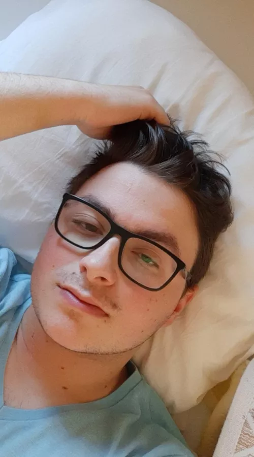 Heyyy wanna make new friends🥰🥰 by CompetitiveImpact783