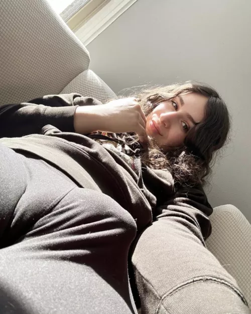 hope you don’t mind my little girl bulge :p by Julian-michaels