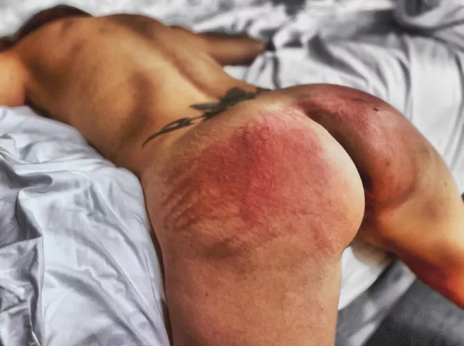 I love the feeling of bare handed spankings by Brunette_Cutie86