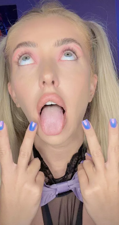 i want to look cute by hepDinghy