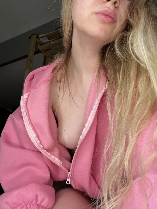 If you saw this view at the gym, would you tell me or would you keep peeking? by PanickyMisery