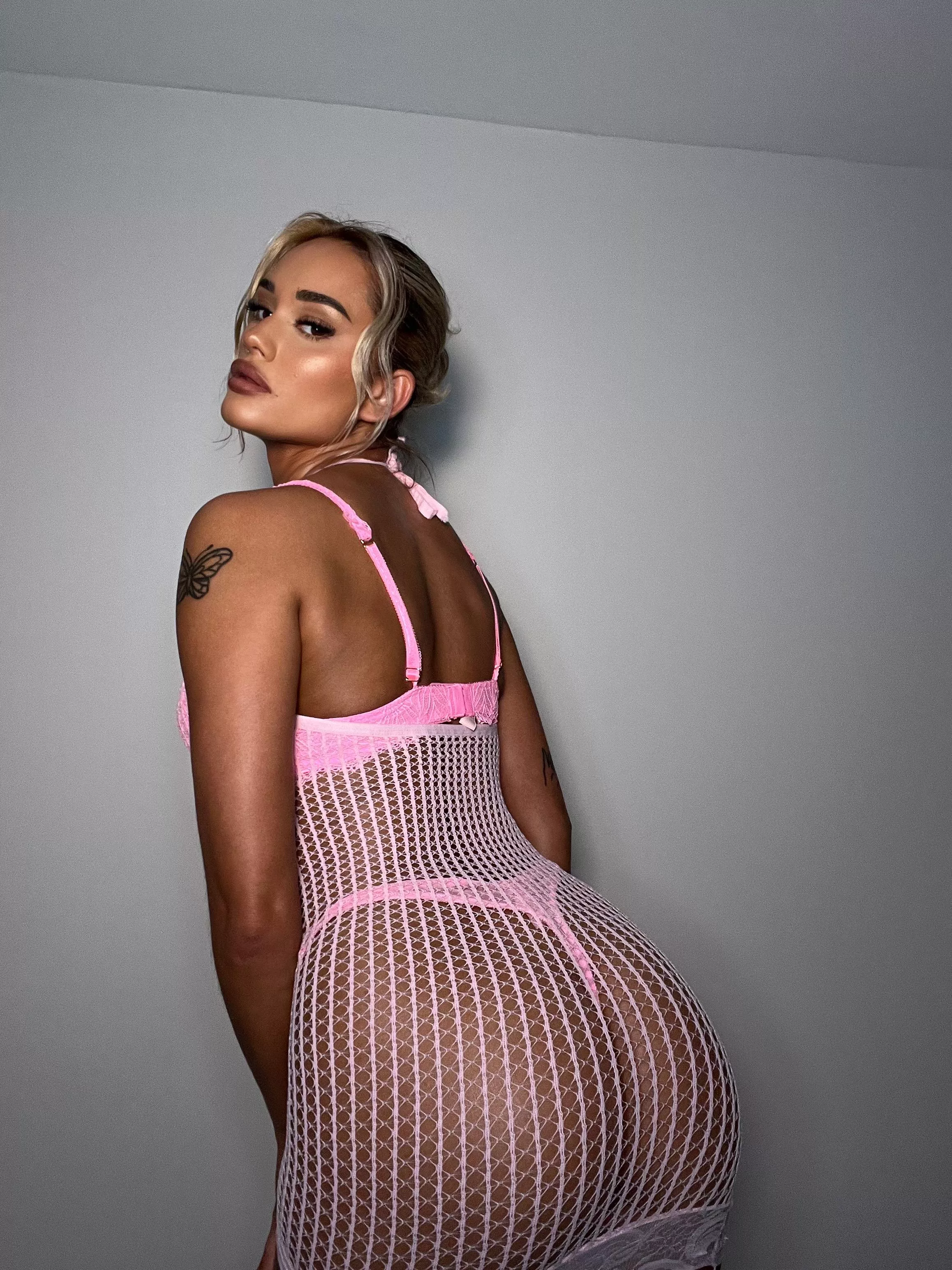 I'll drive you crazy with these curves posted by WorldlinessOk7796