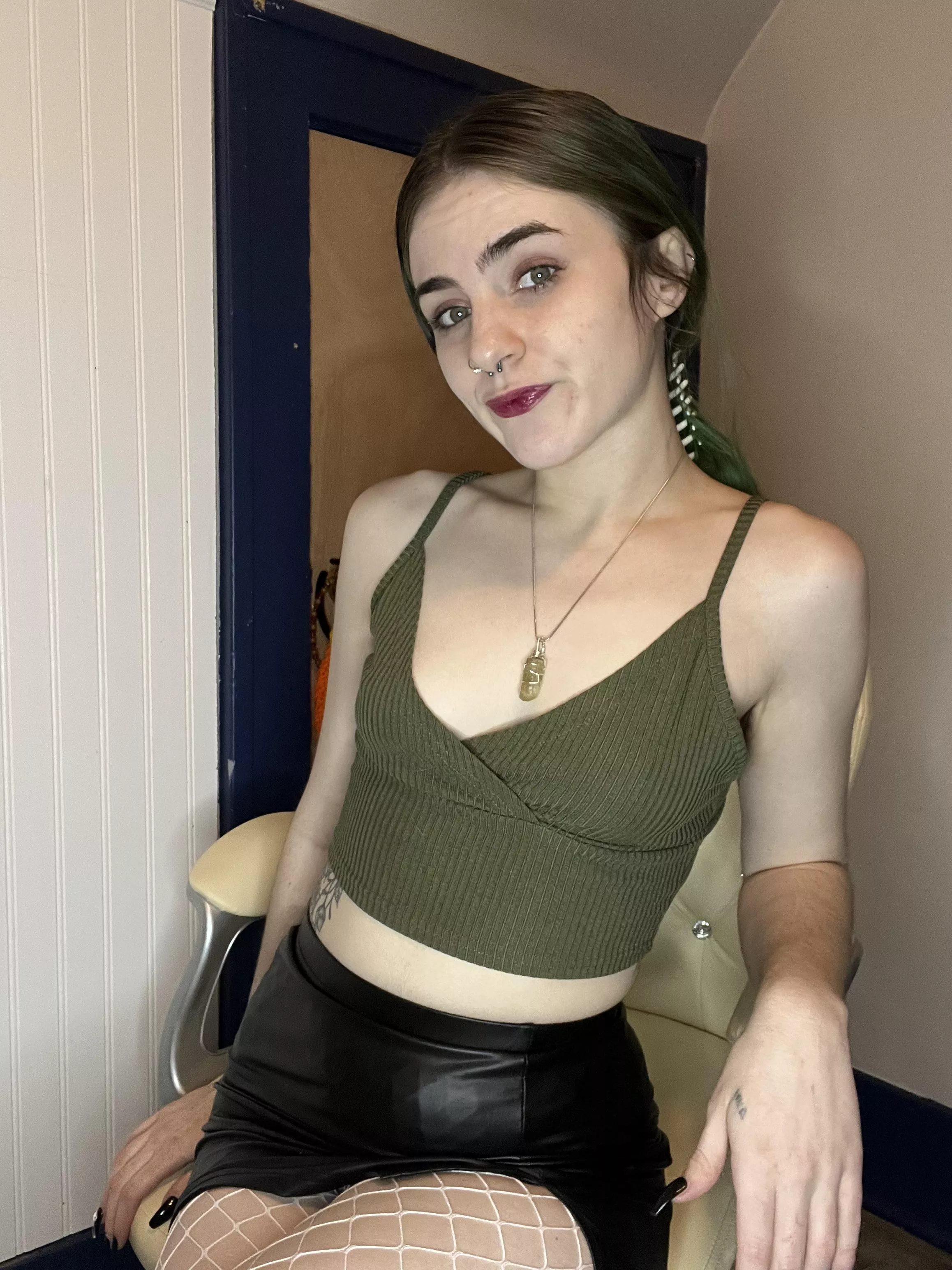 It looks even better off 💋 posted by Adventurous_Plant_20