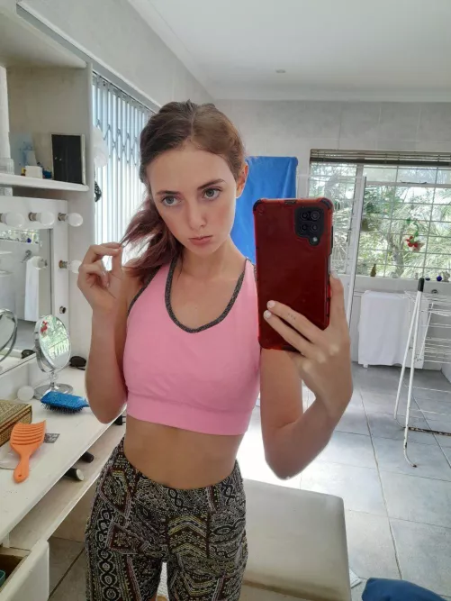 just chilling in my fav pink top, w8ing for that special someone F18 by pleasurexloli6