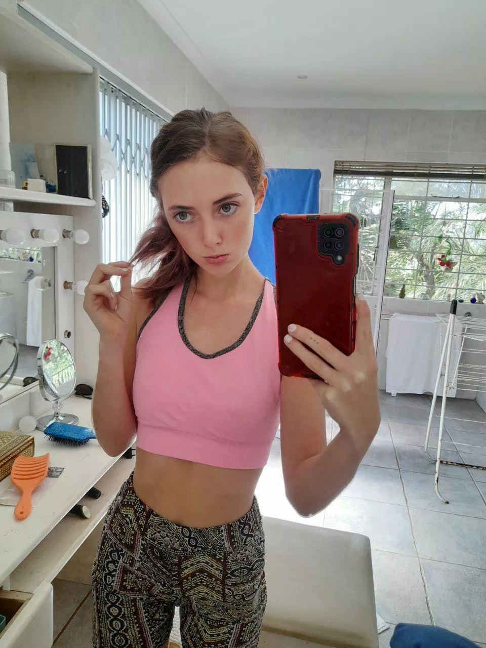 just chilling in my fav pink top, w8ing for that special someone F18 posted by pleasurexloli6