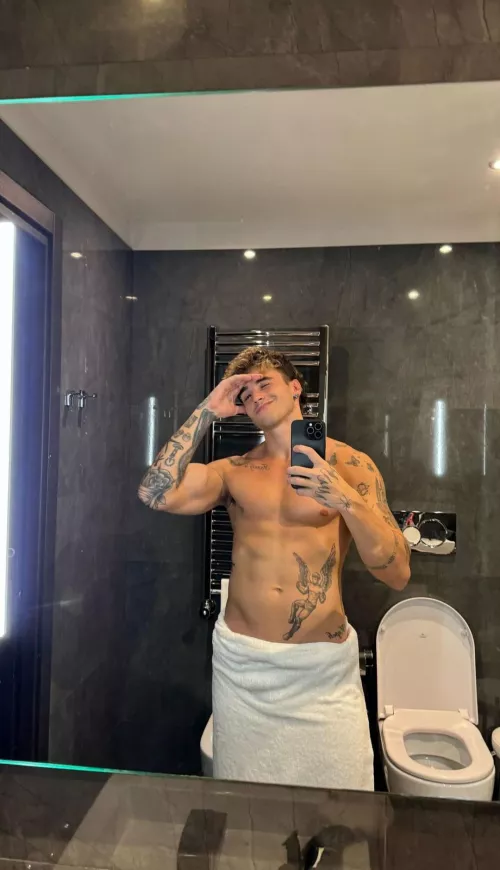 (M) The morning was full of sunlight and hope. by bistomasto