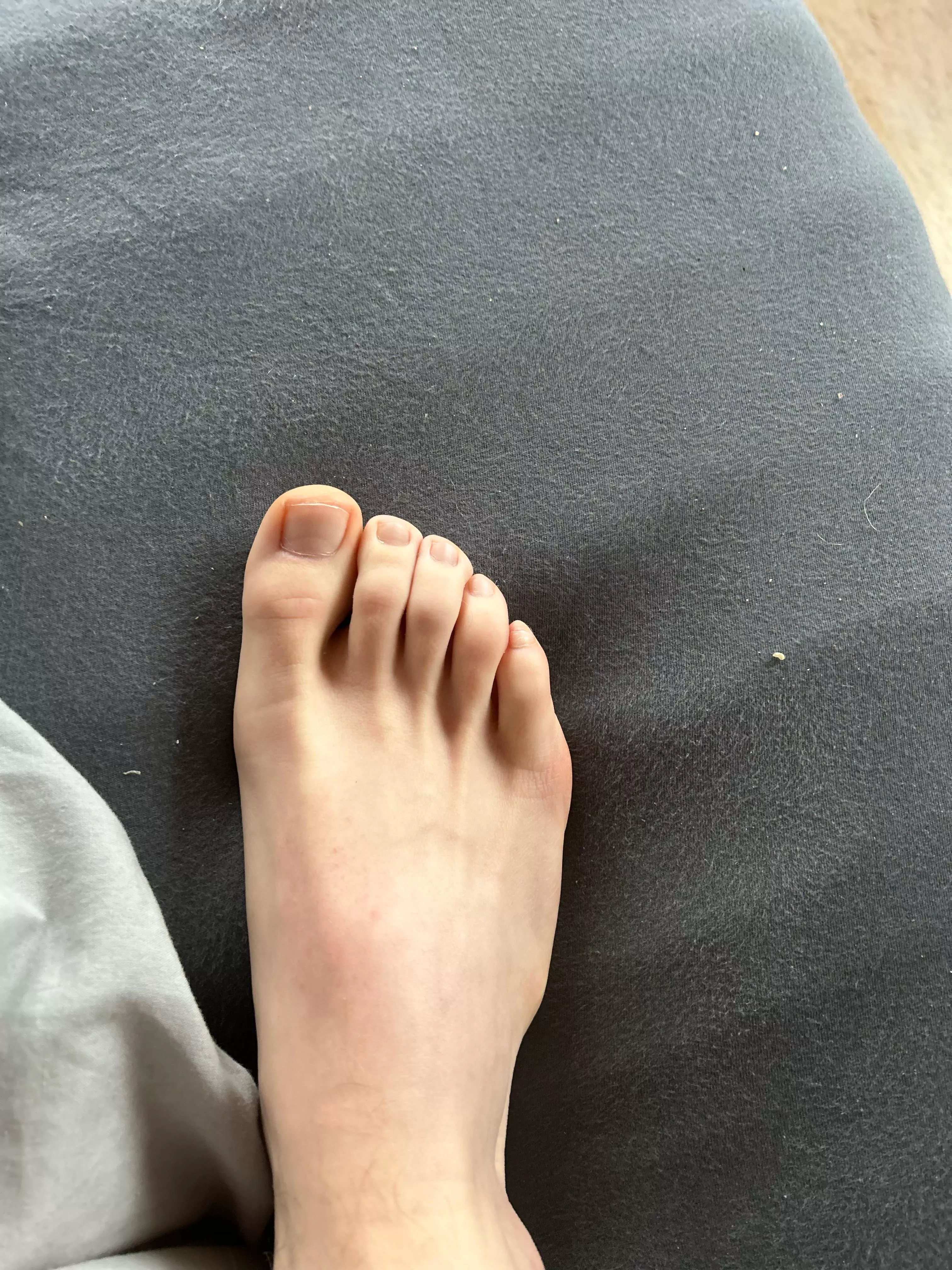 Male feet 😉 posted by pervert77777