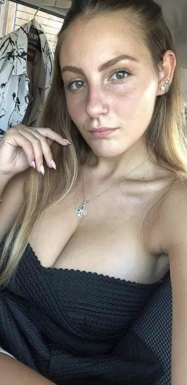 My sis posted by D-pain90