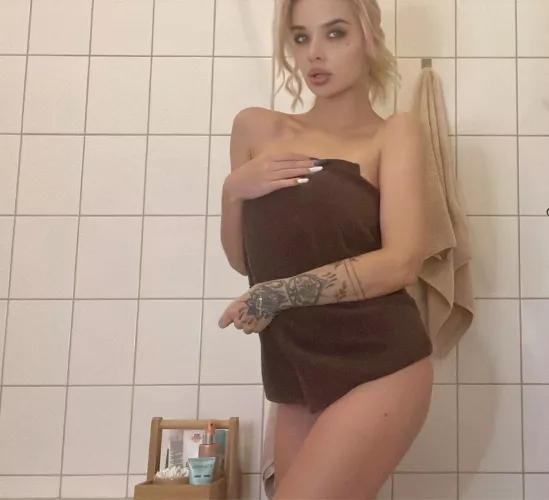 Play with me :) by suteljeui