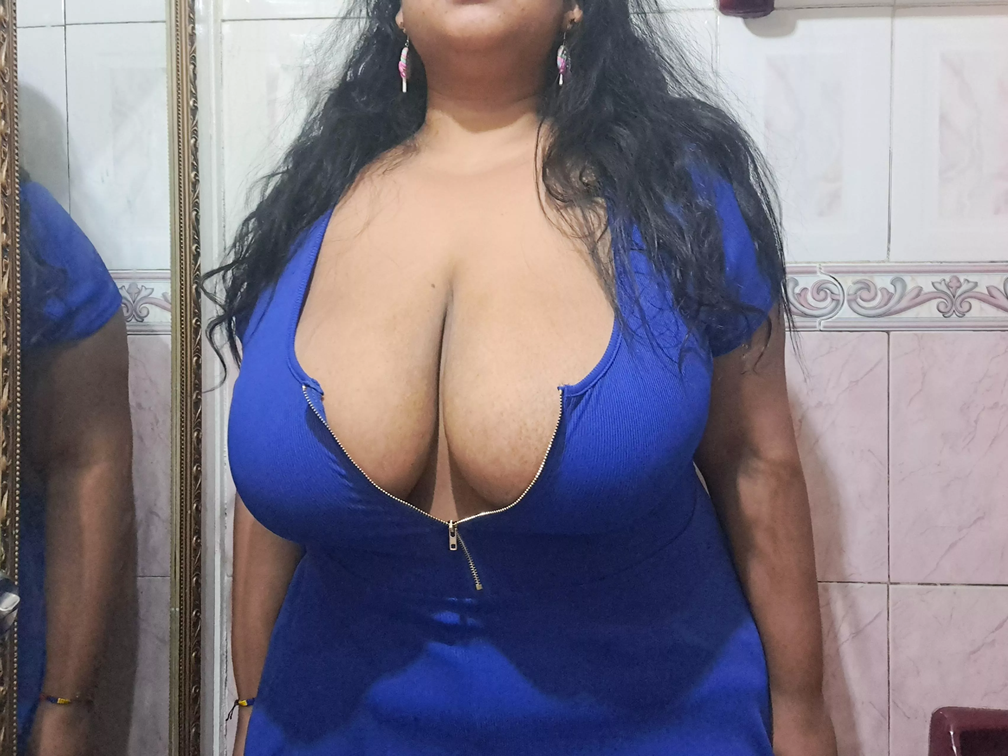 Pretty and curvy mamasita that loves to be naughty posted by Latinafeetfreedom