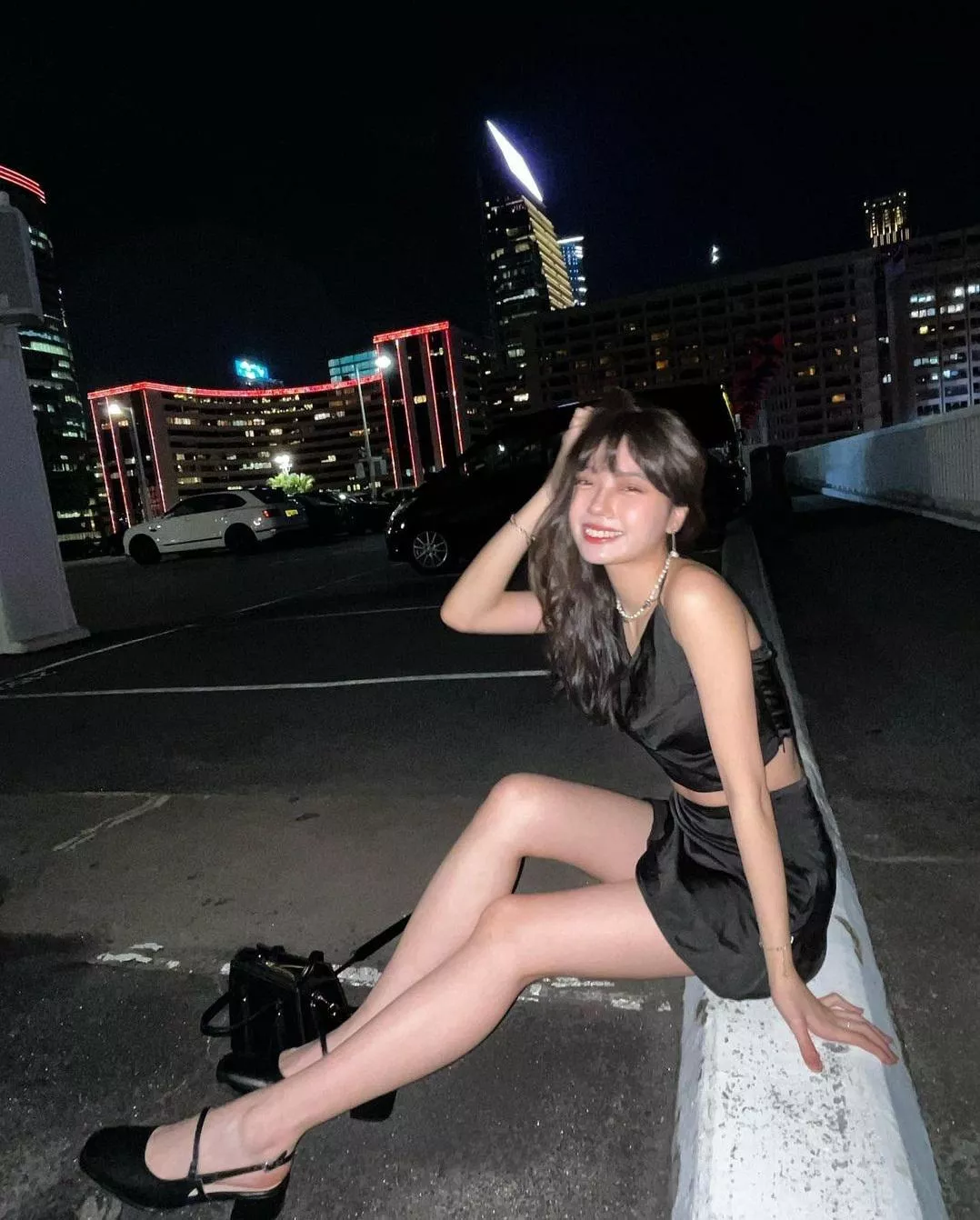 Seconds before the bj. Would you let her drain you? posted by redmiek