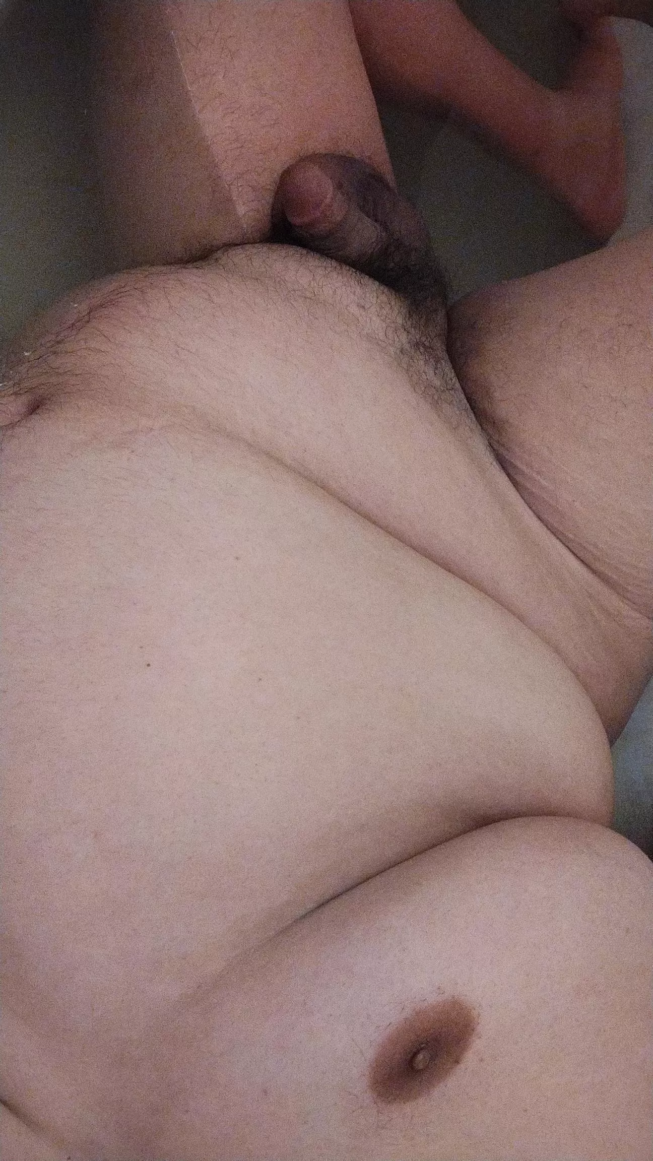 Stroking in the tub posted by Joea191973