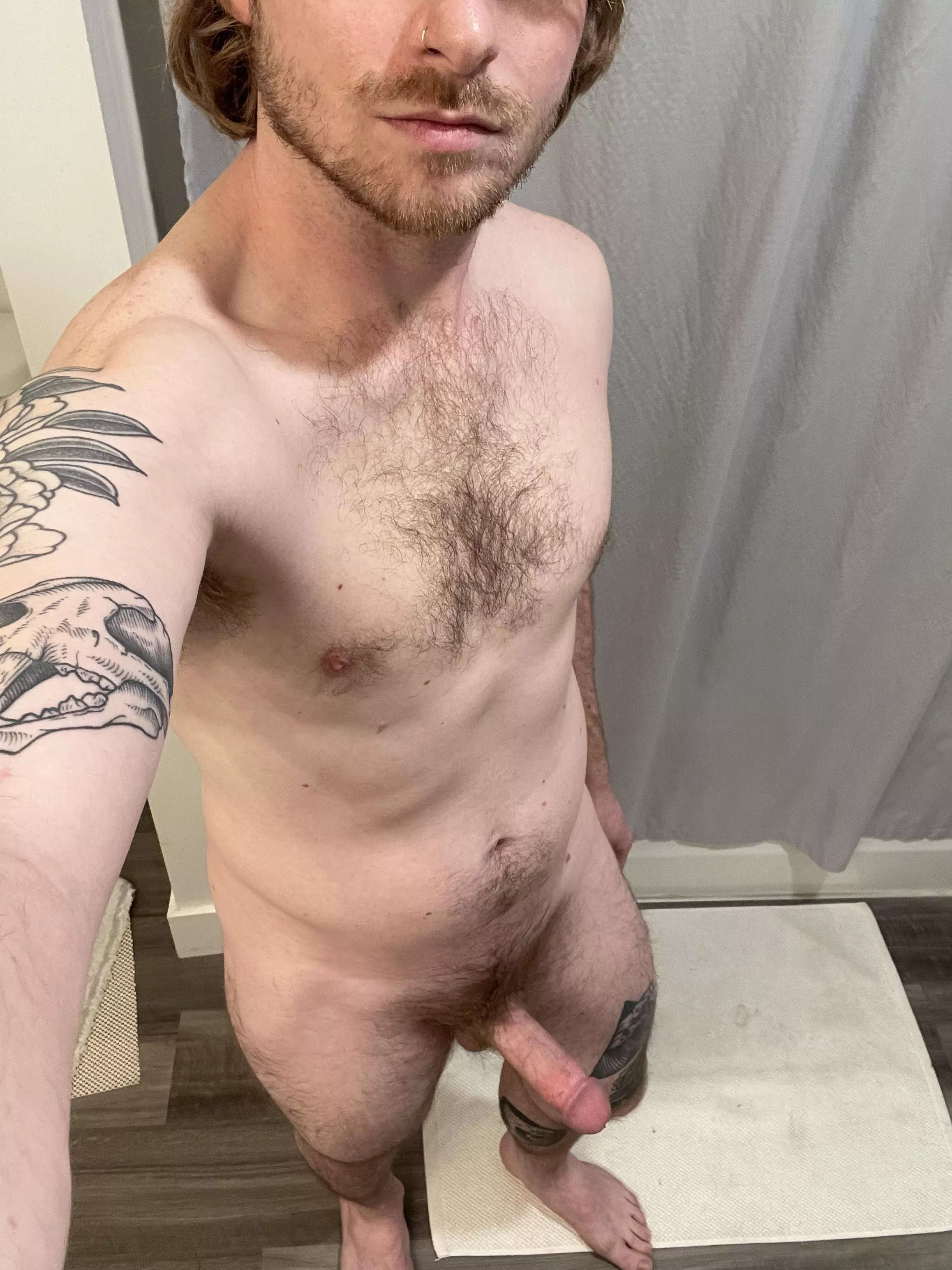 A simple selfie nude posted by hanswolfewastaken