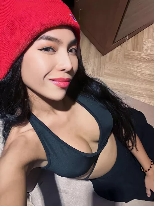 Any man's coming over to keep me company? 😏 by essanirvana