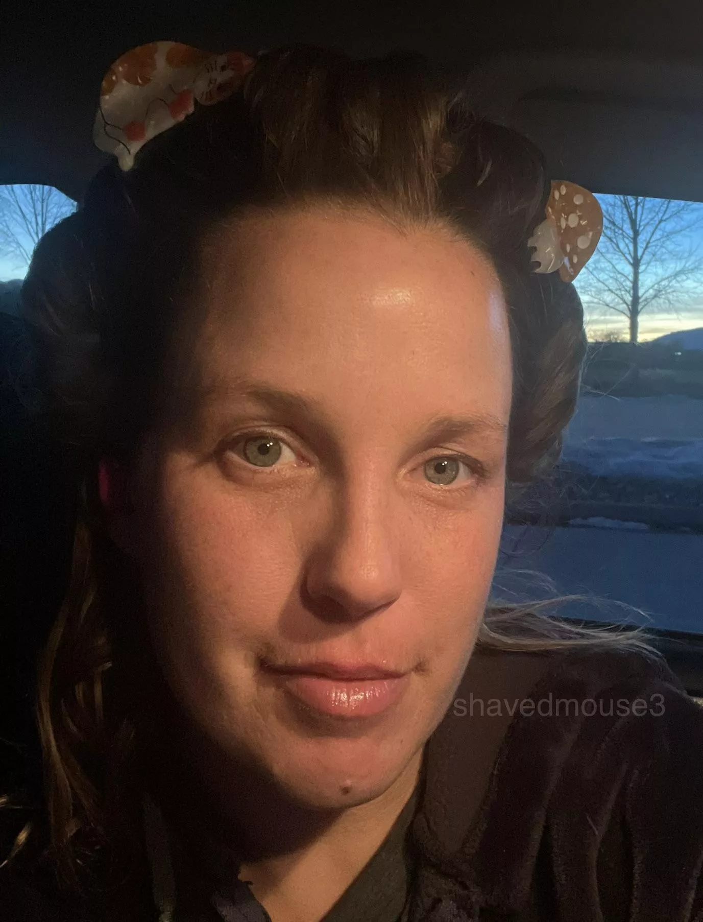 Bet you can’t guess what I’m using to curl my hair with. posted by shavedmouse3