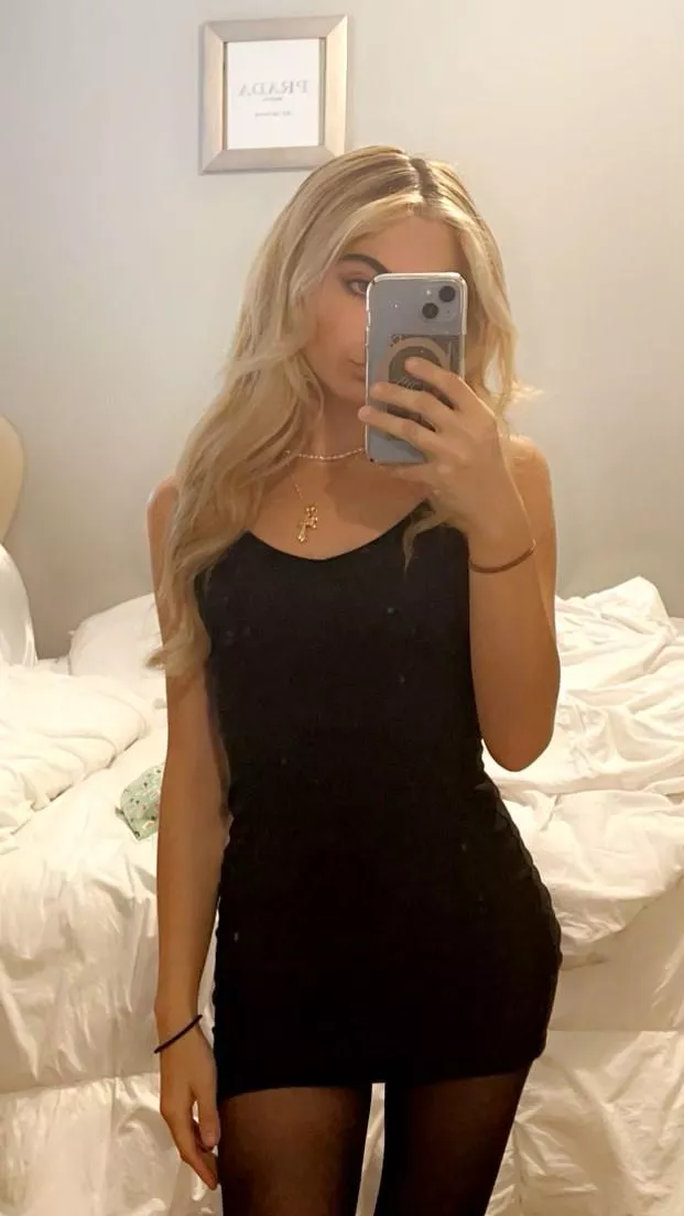 Black tight dress + good hair = Beauty 🥰 posted by SealSnake
