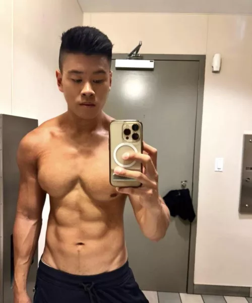 “Bro, how’s the gym pump? Think she’d like it?” by damienlou