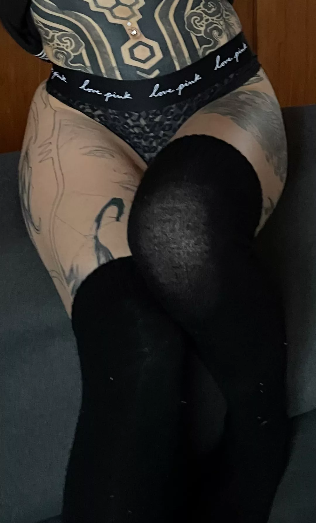 Do you like overknee socks on tatted chicks [F] posted by Solunasun
